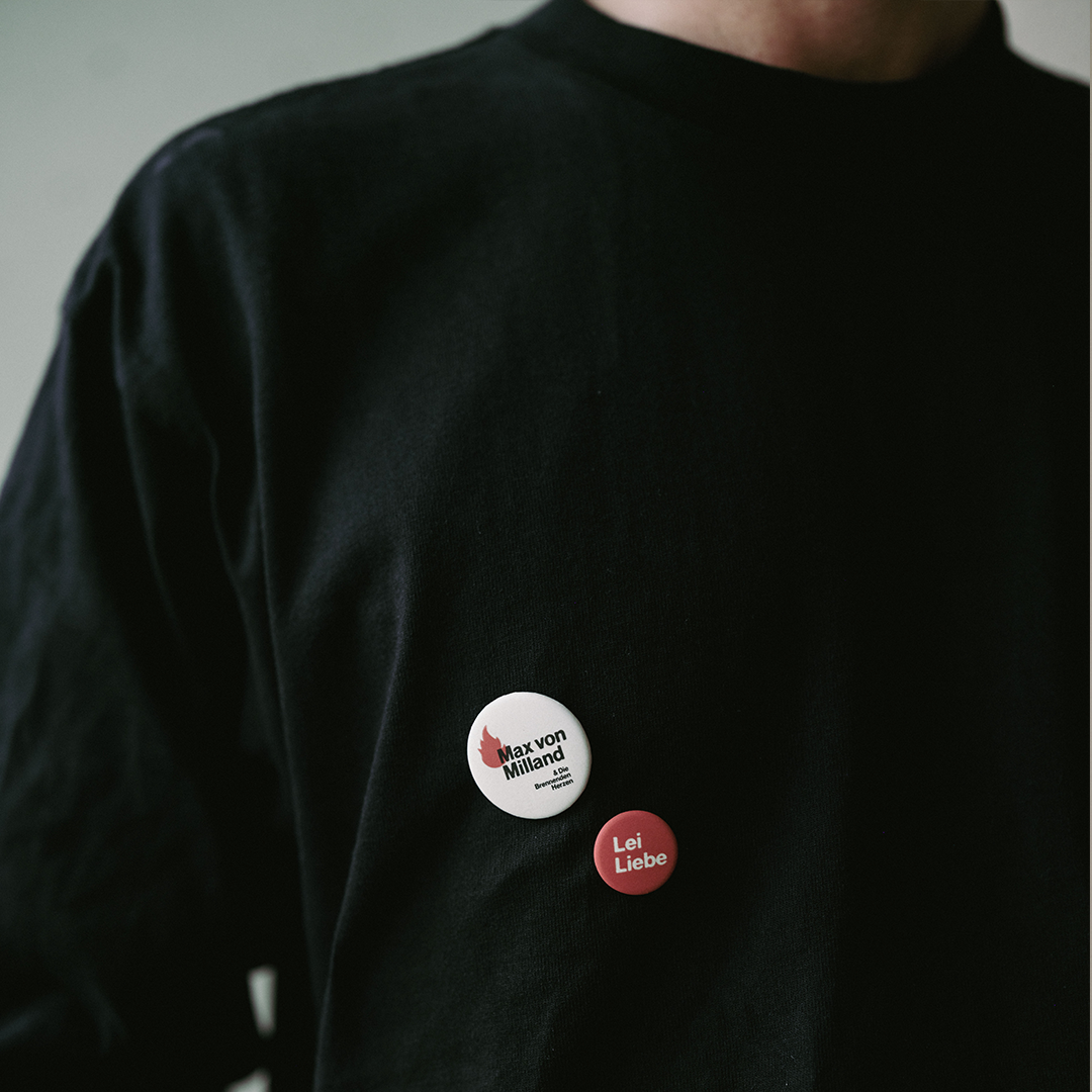 BUNDLE | Max von Milland Buttons, Sticker & Schlüsselanhänger