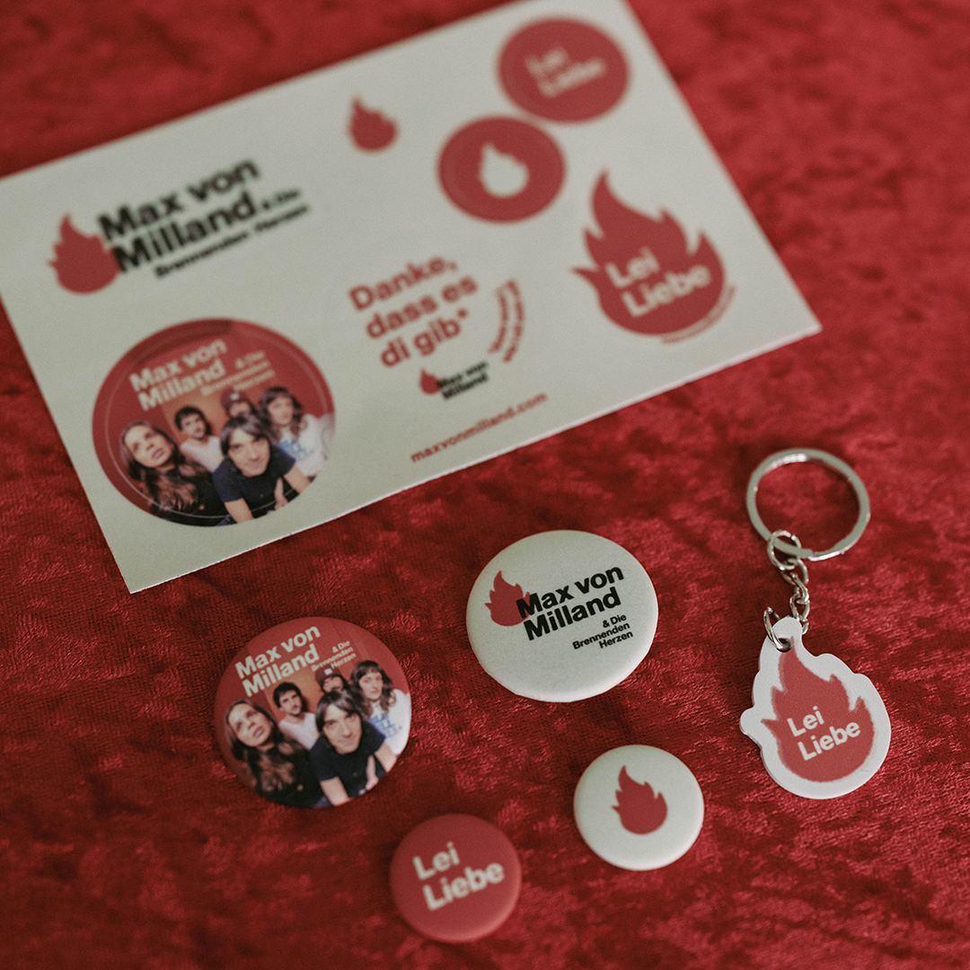 BUNDLE | Max von Milland Buttons, Sticker & Schlüsselanhänger